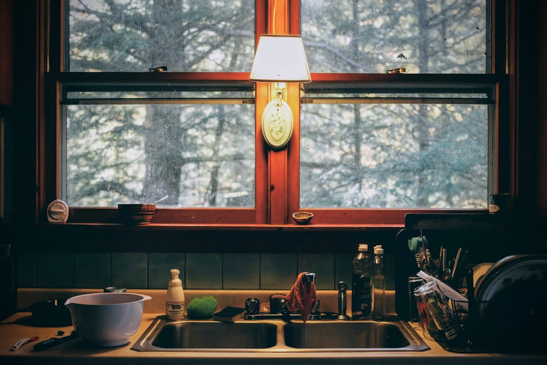 Modern kitchen — kitchen plumbing installation enquiries